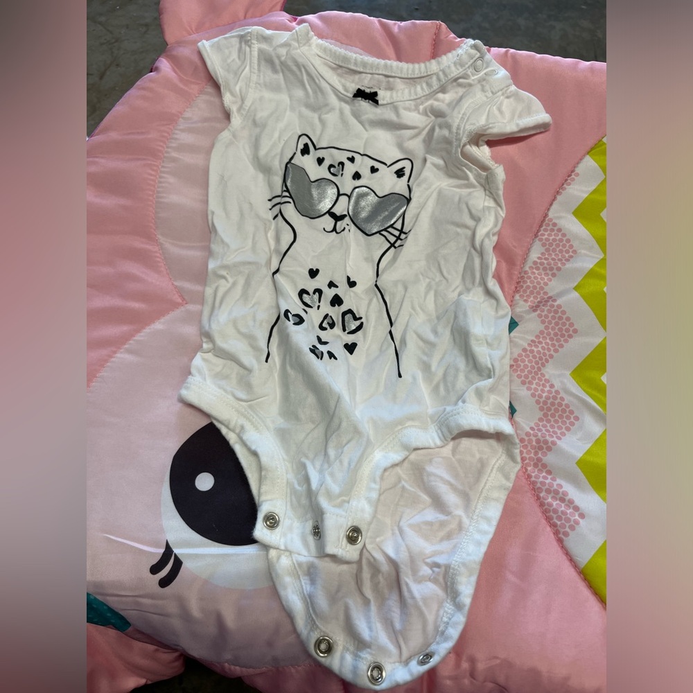 Carter’s Girls 18M Onesie Bodysuit Kitty Cat with Heart Shaped Glasses